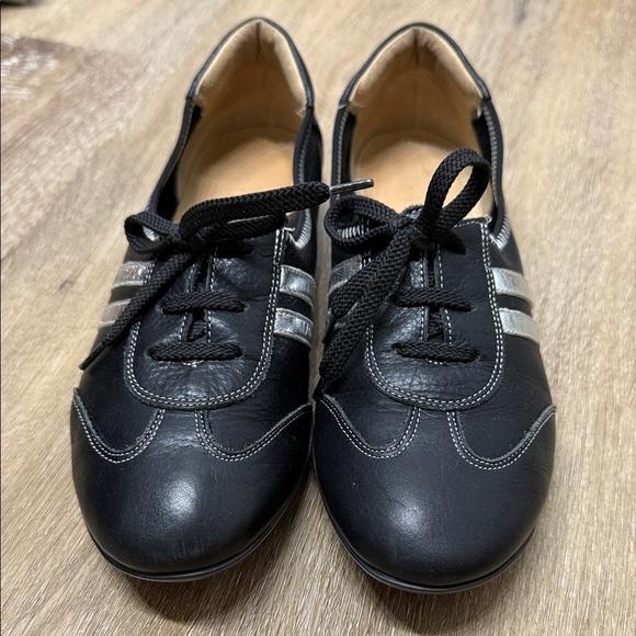 Sesto Meucci Size 6M Black Leather Lace-Up Flats Eith Silver Stripe Confort Shoe - Picture 3 of 9